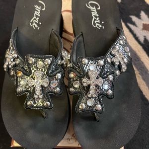 New in box. Black flip flops.